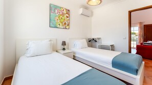 3 bedrooms, free WiFi, bed sheets