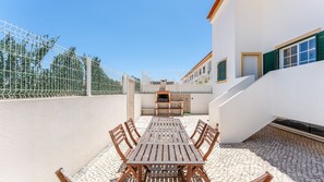 Outdoor dining - Serene Duplex House With Patio by LovelyStay (Manta Rota)