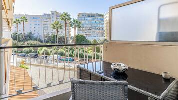 Apartamento | Restaurante al aire libre