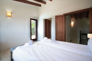3 bedrooms, travel cot, free WiFi, bed sheets