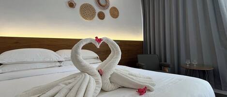 Romantic Studio, Garden View | Hypo-allergenic bedding, desk, laptop workspace, free WiFi