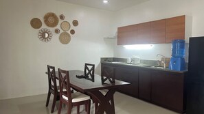 Junior villa, uitzicht op tuin | Woonruimte