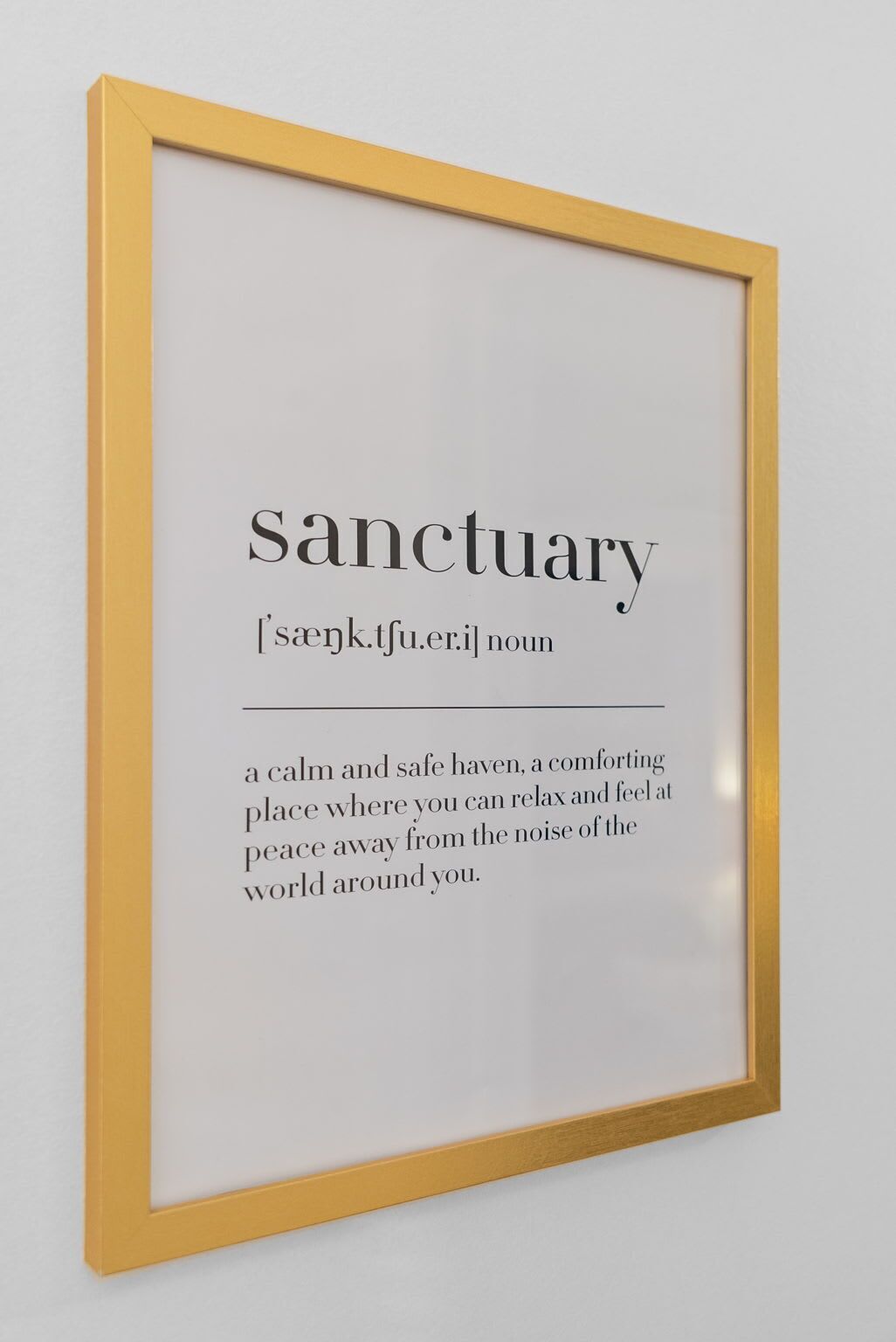 Une définition encadrée du mot «sanctuaire» sur un fond blanc.