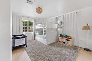 2 bedrooms, desk, travel cot, free WiFi