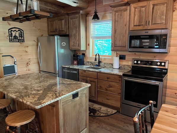 ثلاجة، ميكروويف، فرن، موقد طهي مسطح