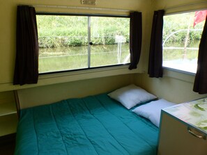 2 bedrooms, bed sheets