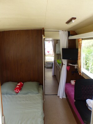 2 bedrooms, bed sheets