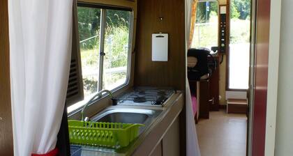 calme nuitée à bord du bateau JAVA,30 mn du PAL,déconnection garantie!Bienvenue