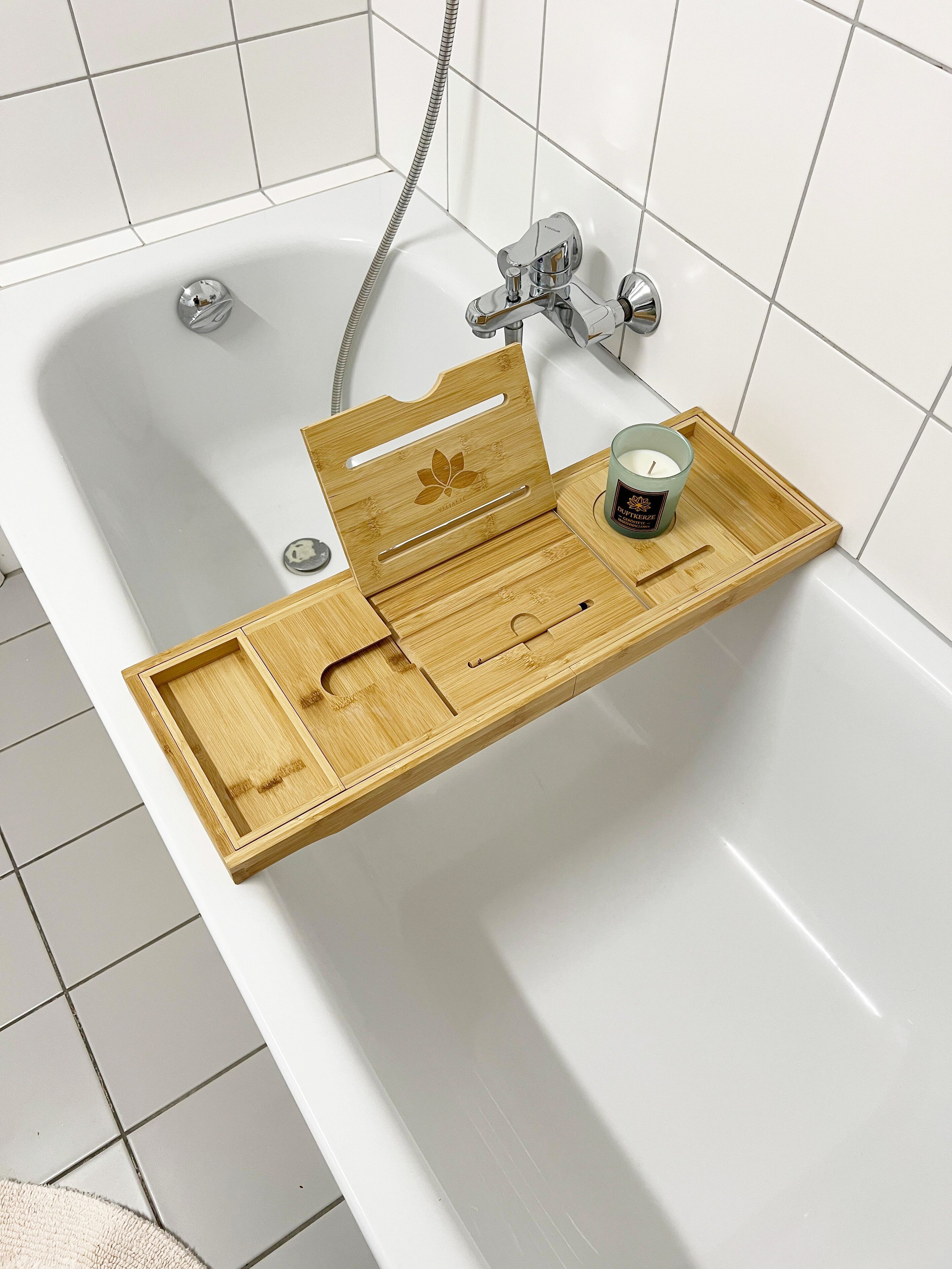 ヘアドライヤー、タオル、石鹸、トイレットペーパー