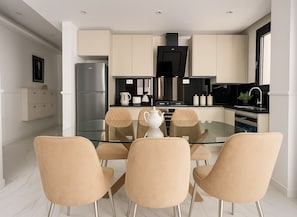 Appartamento | Cucina privata | Frigorifero, microonde, forno, piano cottura
