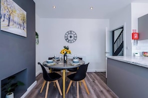Apartment | In-room dining