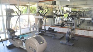 A gym with treadmills, ellipticals, and a stationary bike. - Senate Hotel Juja (Juja)