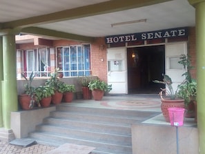 Property entrance - Senate Hotel Juja (Juja)