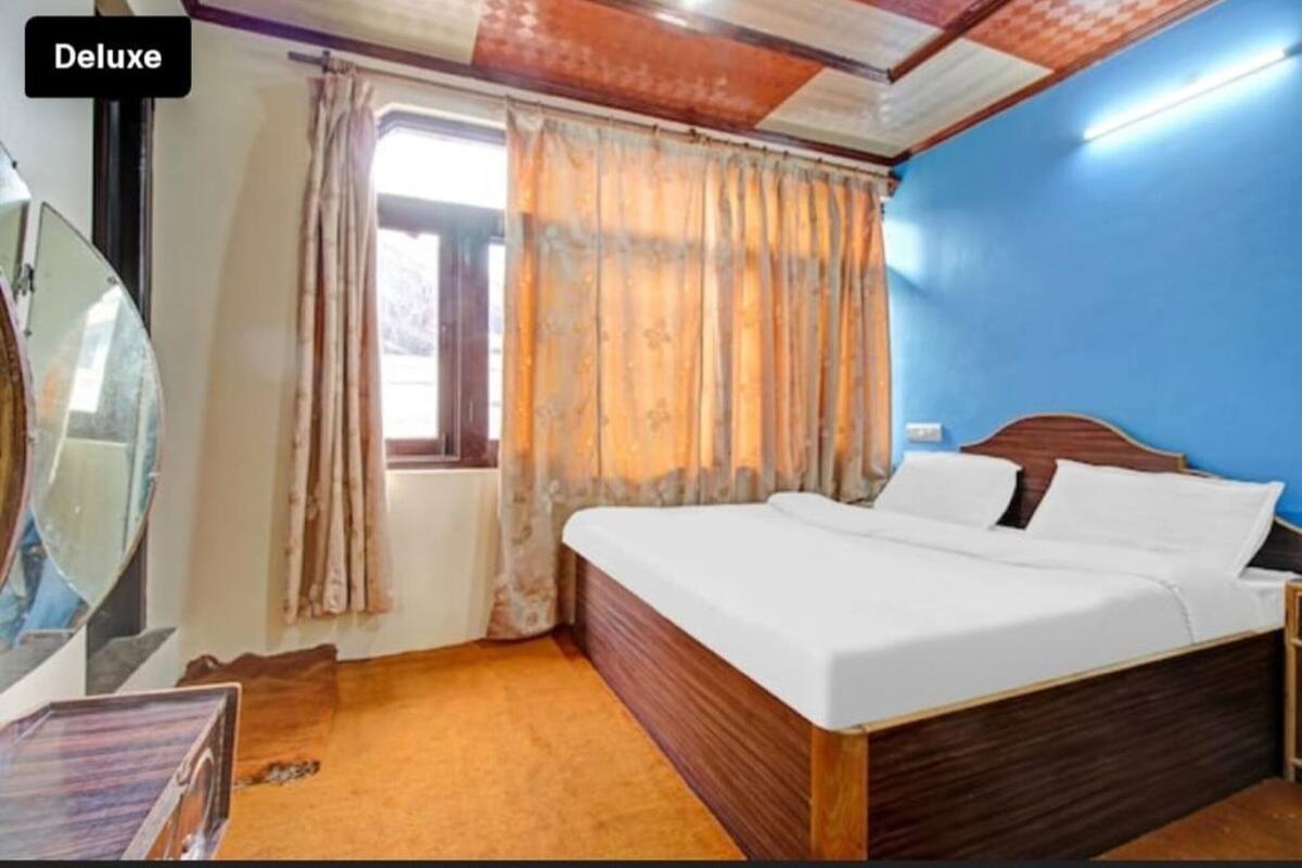 Escritorio, wifi gratis y ropa de cama