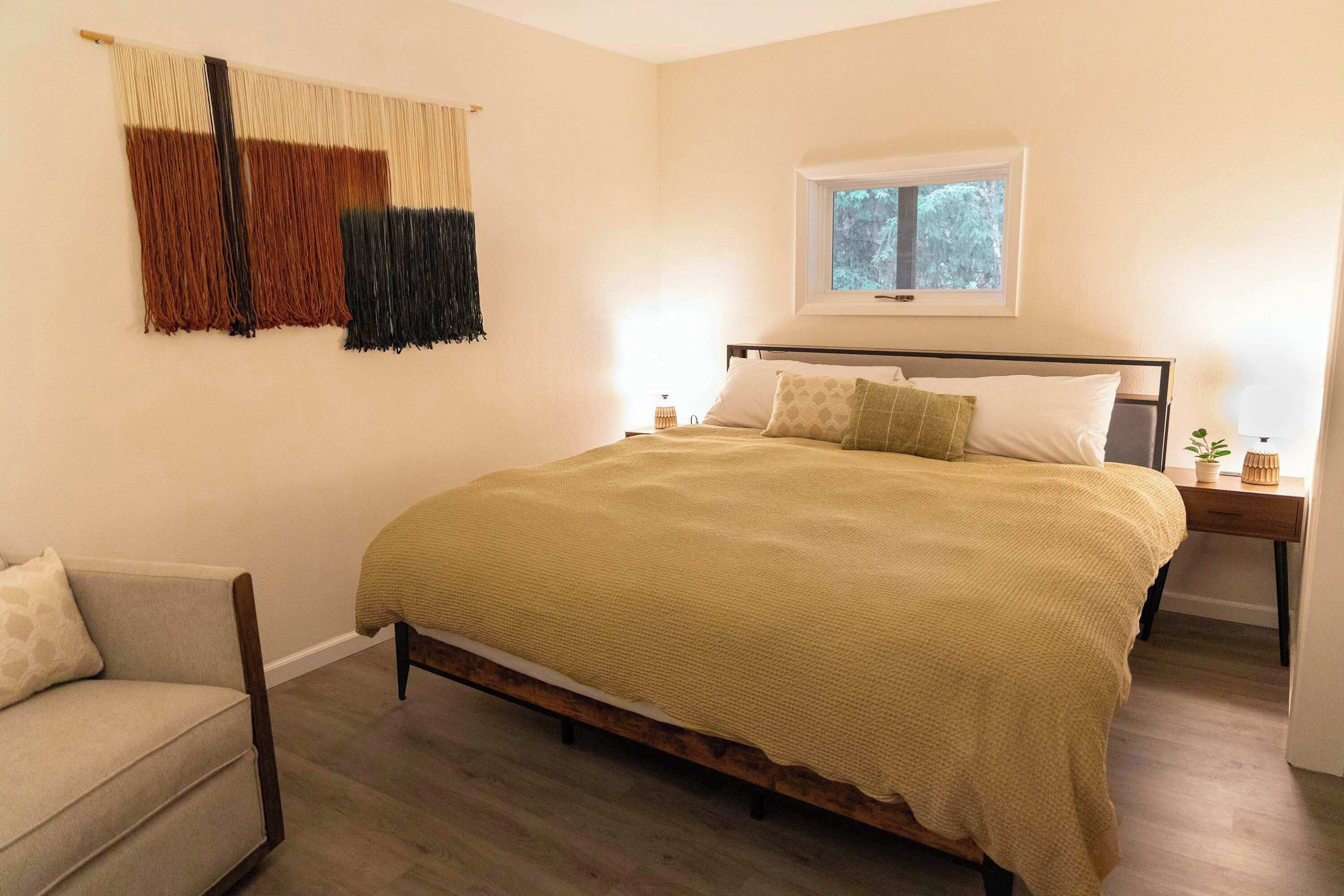 1 bedroom, travel cot, WiFi, bed sheets