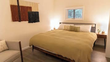 1 bedroom, travel cot, WiFi, bed sheets