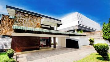 Bagian depan properti