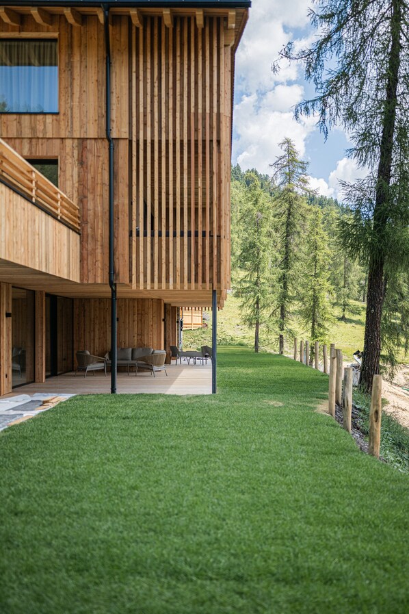 المنشأة من الخارج