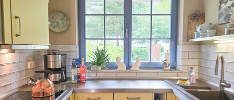 Micro-ondes, four, plaque de cuisson, lave-vaisselle