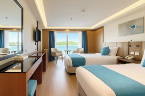 Deluxe Double Room, River View | In-room safe