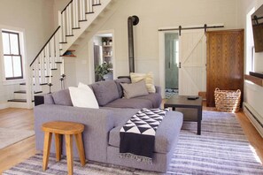 TV connectée, cheminée, espaces bureaux