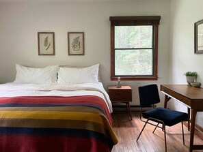 2 bedrooms, desk, travel crib, free WiFi