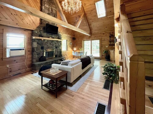 Red Tail Ridge Cabin in North Branch