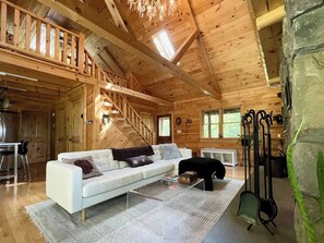 Smart TV, chimenea, oficina