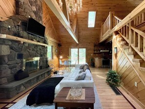Smart TV, chimenea, oficina