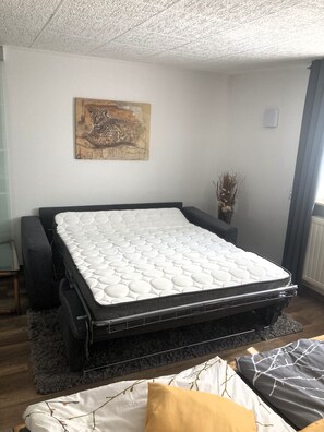 1 habitación, tabla de planchar con plancha, wifi y ropa de cama