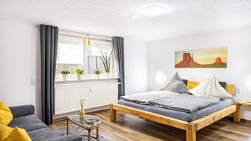 1 dormitorio, tabla de planchar con plancha, wifi y ropa de cama