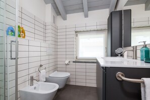 Shower, hair dryer, towels - VILLETTA TORTORA (Cressa)