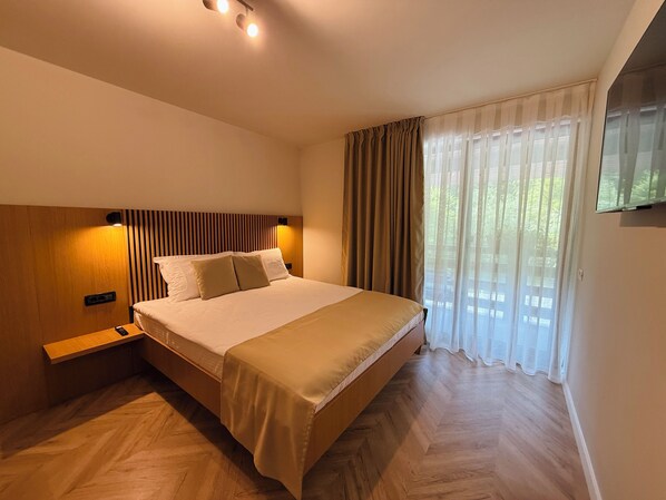 Phòng đôi tiện nghi đơn giản, ban công, quang cảnh núi | Phòng cách âm 