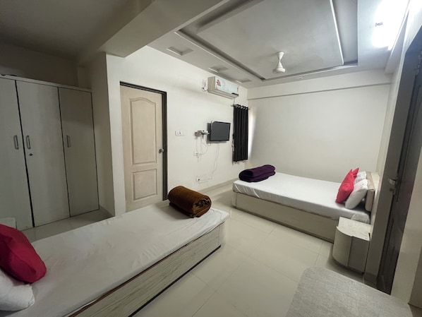 Deluxe Quadruple Room, City View | Desk, free WiFi, bed sheets