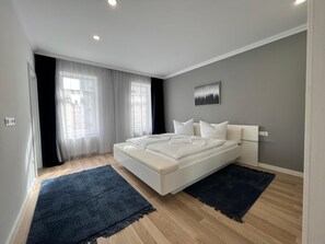 2 多间卧室、熨斗/熨衣板、WiFi、床单