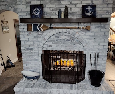 Lakefront Retreat with boat dockage & AC in Clay Township