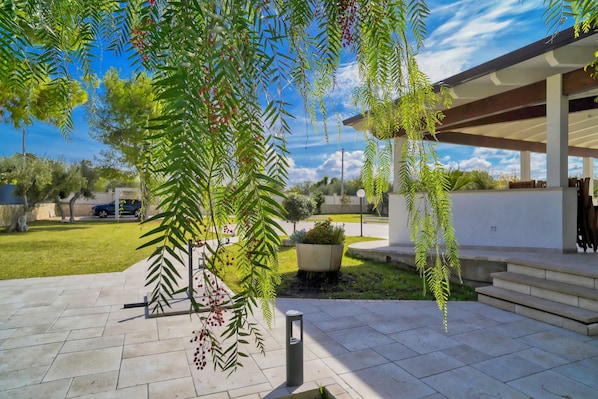 المنطقة المحيطة بالمنشأة