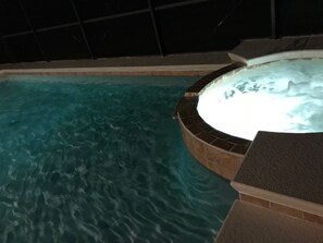 A hot tub with a tiled edge and a stone wall. - Comfort, Space and Family Time Together in this 5 Bedroom Vacation Home (Davenport)