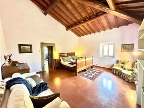 TV - Podere Cellaino - An Authentic Tuscan Barn (Toscana)