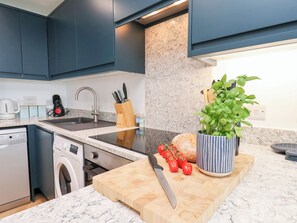 Dishwasher, cookware/dishes/utensils - Belle's View (Scarborough)