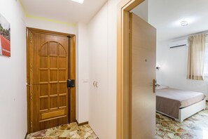1 chambre, bureau, Wi-Fi, draps fournis