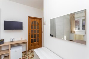 Interior - Bed and Breakfast 'Sentiti A Casa' with Wi-Fi and Air Conditioning (Bronte)