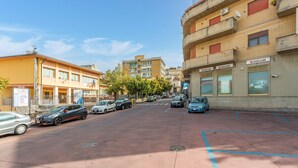 A street with parked cars, buildings, and a clear sky. - Bed and Breakfast 'Sentiti A Casa' with Wi-Fi and Air Conditioning (Bronte)