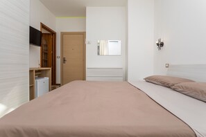 1 habitación, escritorio, wifi y ropa de cama 