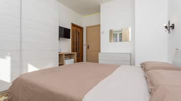 1 bedroom, desk, WiFi, bed sheets