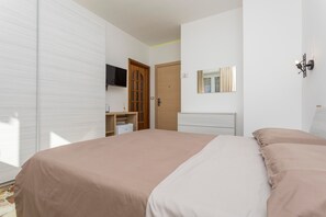 1 habitación, escritorio, wifi y ropa de cama 