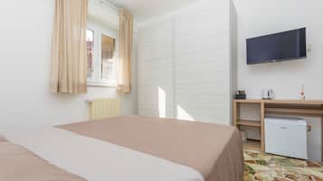 1 bedroom, desk, WiFi, bed sheets