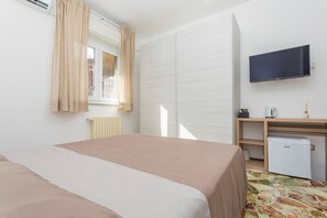 1 habitación, escritorio, wifi y ropa de cama 