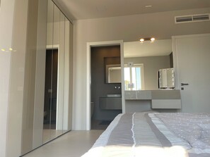 3 chambres, fer et planche à repasser, Wi-Fi gratuit, draps fournis