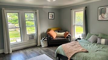 1 bedroom, desk, free WiFi, bed sheets